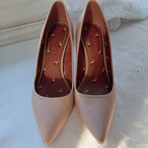 Coach Women's Size 8 Waverly Leather Pump Heels in nude color